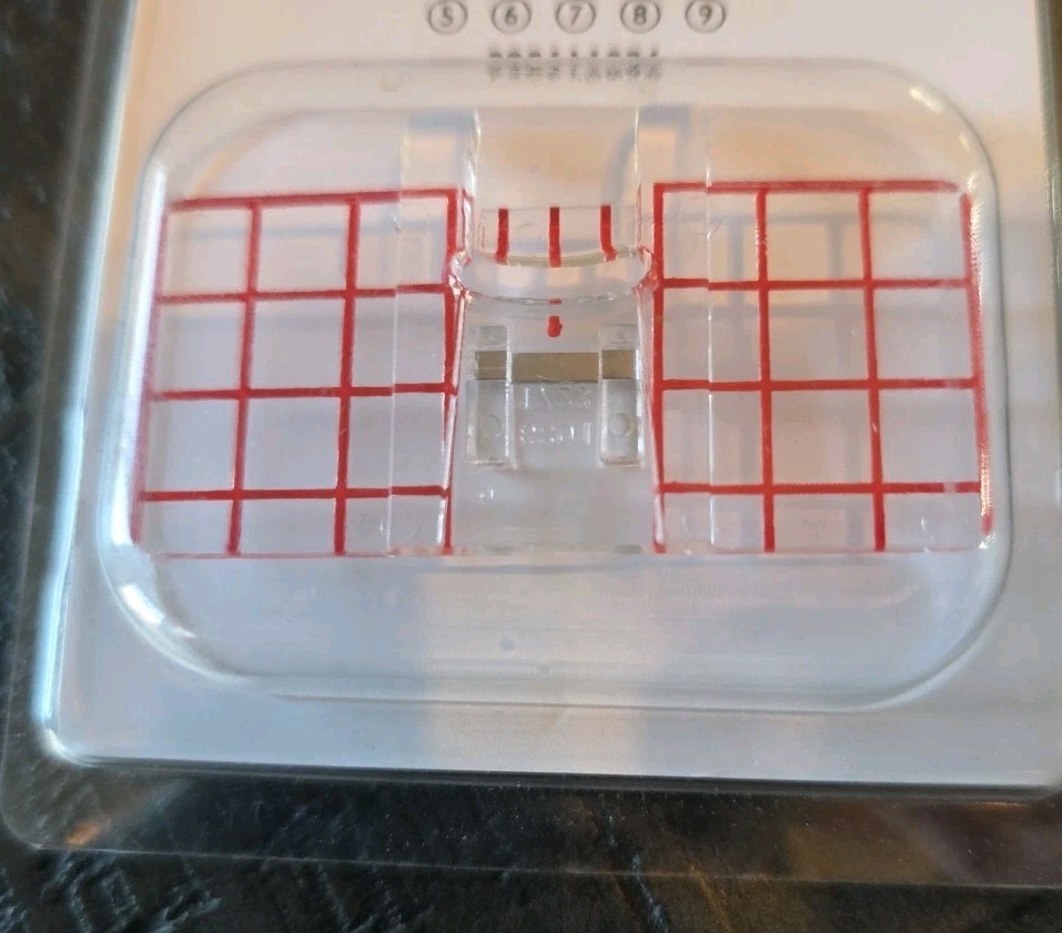 Multi-line Decorative Foot