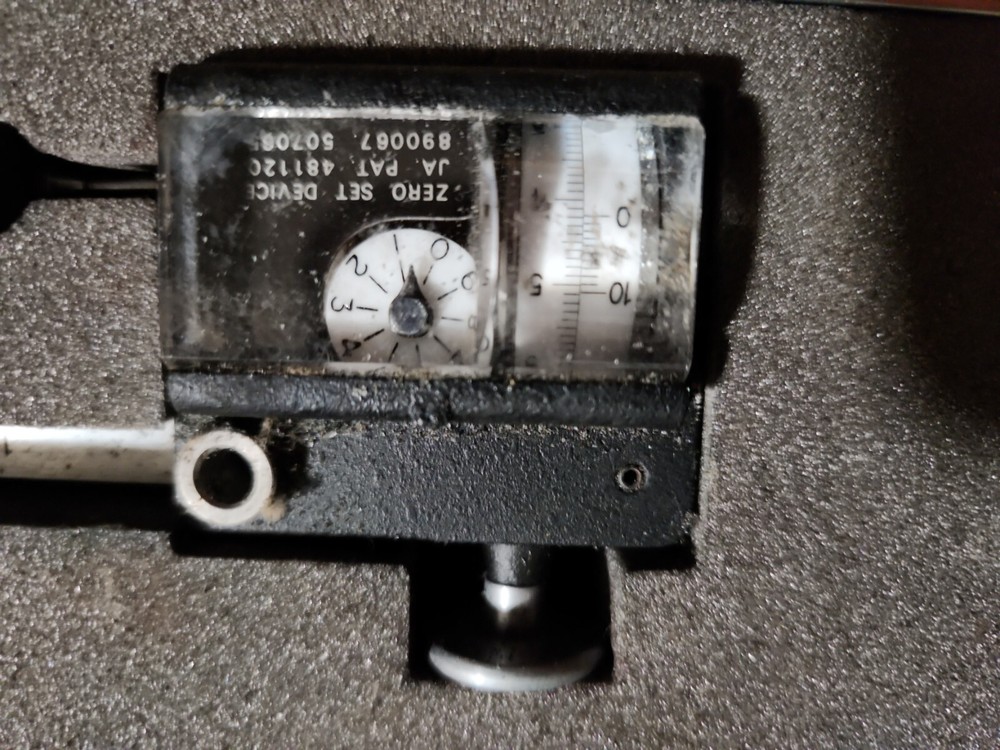 Koizumi planimeter with optical tracer zero setting polar compensation