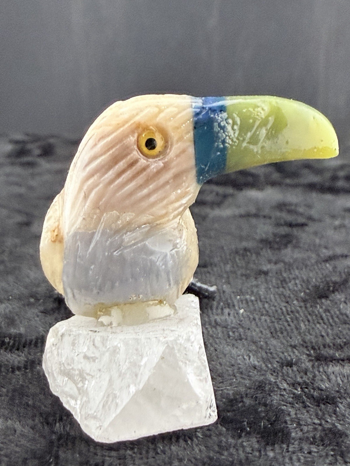 Gemstone Bird Sculpture on Mineral Base. 22 g. 39x34x33 mm