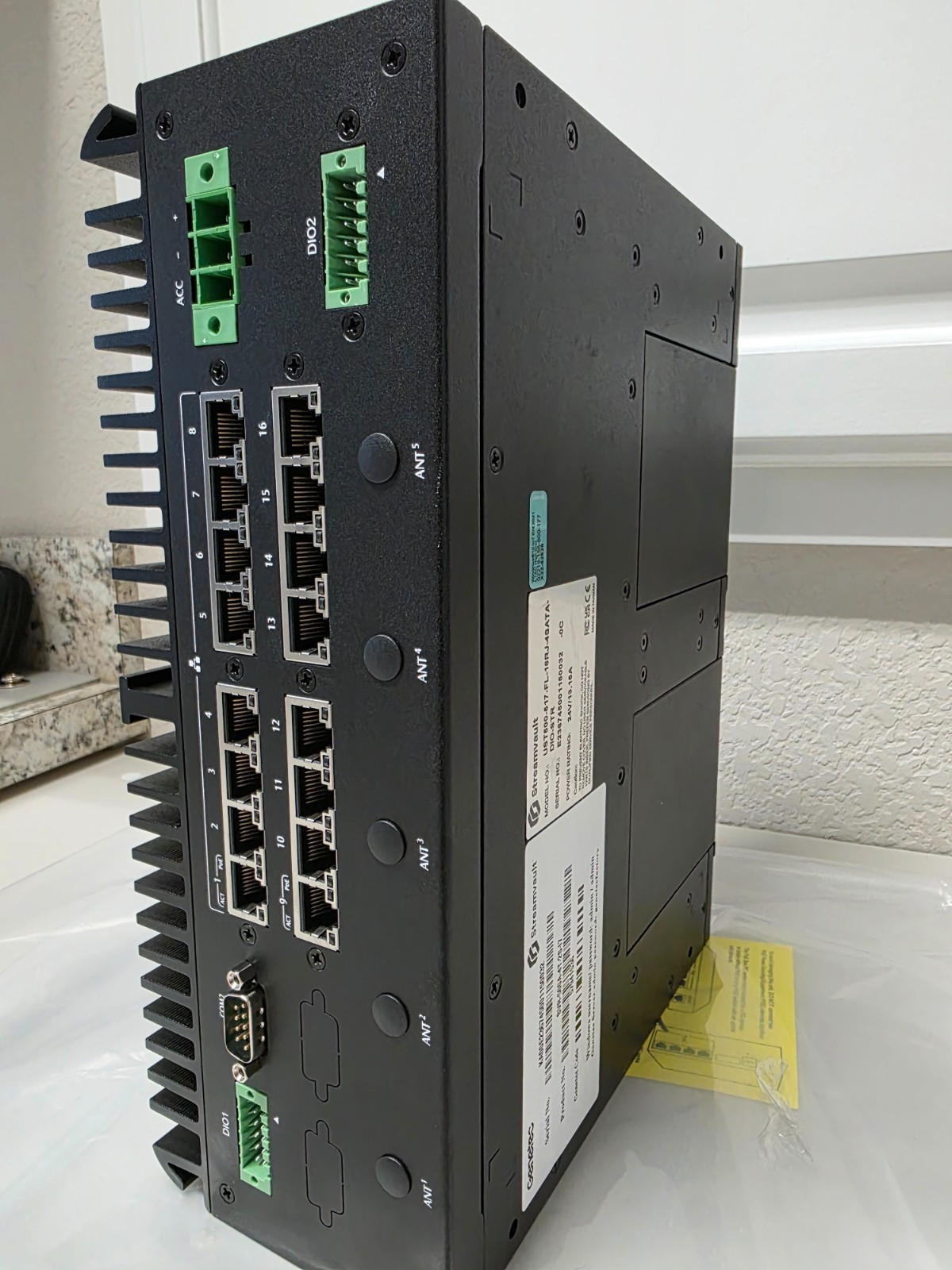 STREAMVAULT Axiomtek UST500-517-FL Embedded Computer 16 PoE Gigabit 16gb Ram i7