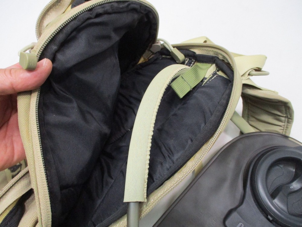 DESERT CAMO CAMELBAK SMALL PACK MULE (w. BLADDER) M.U.L.E. (USED)