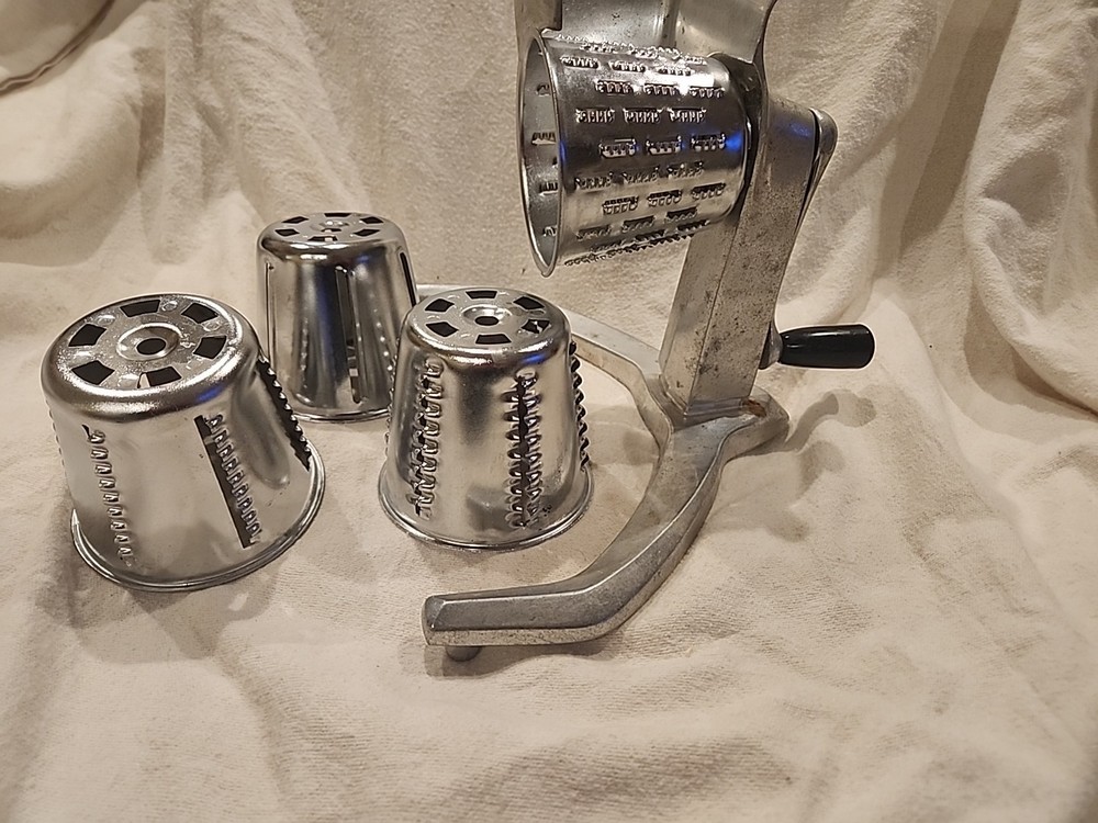 Foodmaster Slicer With 4 Different Slicer Wheels