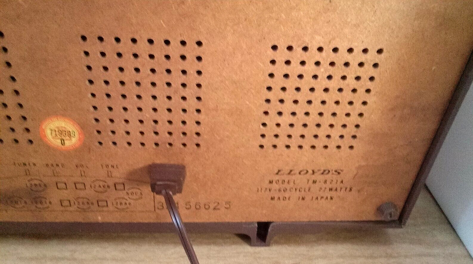 Vintage Lloyd's TM-821A High Fidelity AM/FM Tube Radio