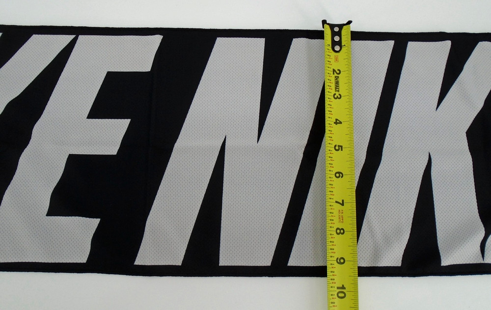 Nike Cooling Towel Muffler Medium Black/White