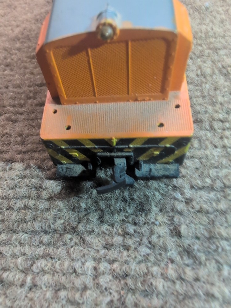 HO Scale Train Engine - Union Pacific 720 Switcher-tested runs