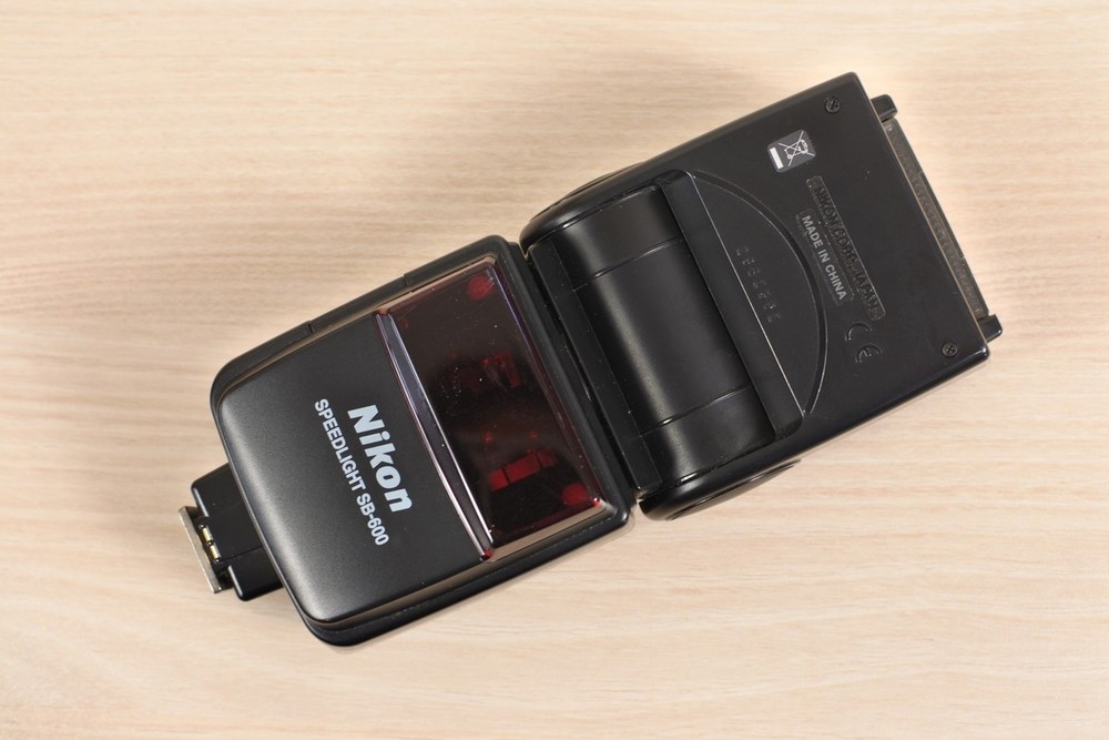 Nikon Speedlight SB-600 Shoe Mount Flash with Case – Fully Working