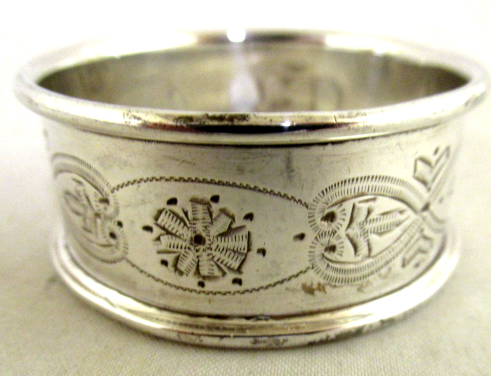 Solid Silver - SMALL, PRETTY  NAPKIN RING - Hallmarked:- BIRMINGHAM  1913
