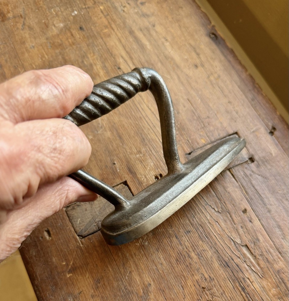 SLEEVE SAD IRON, unmarked (J)