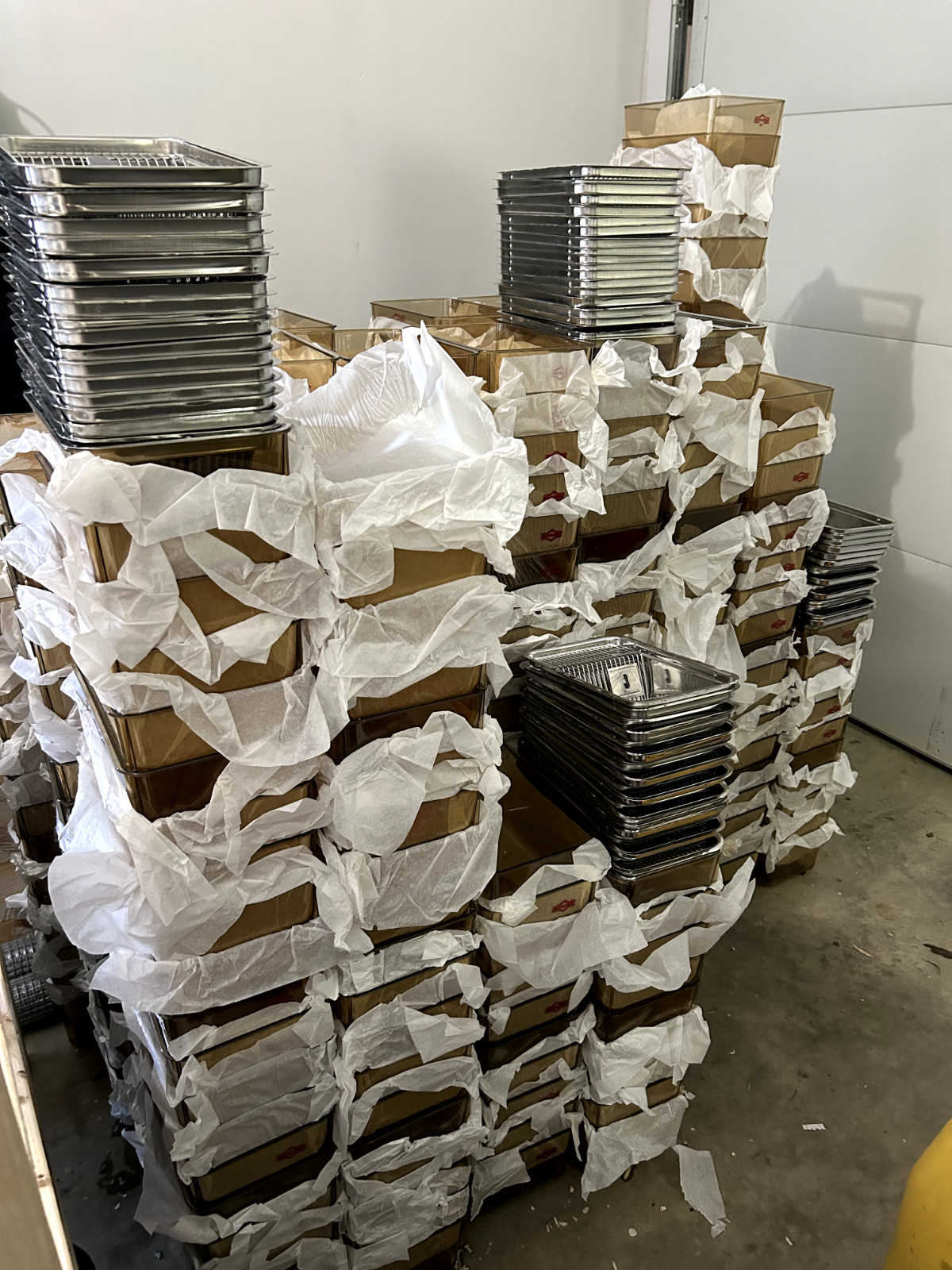 Rodent Mouse Breeding Tub with Stainless Steel Lid - 7.5 x 11 x 5.5