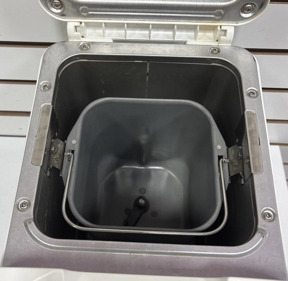 Vintage Hitachi Automatic Home Bakery HB-C202 Bread Machine Tested