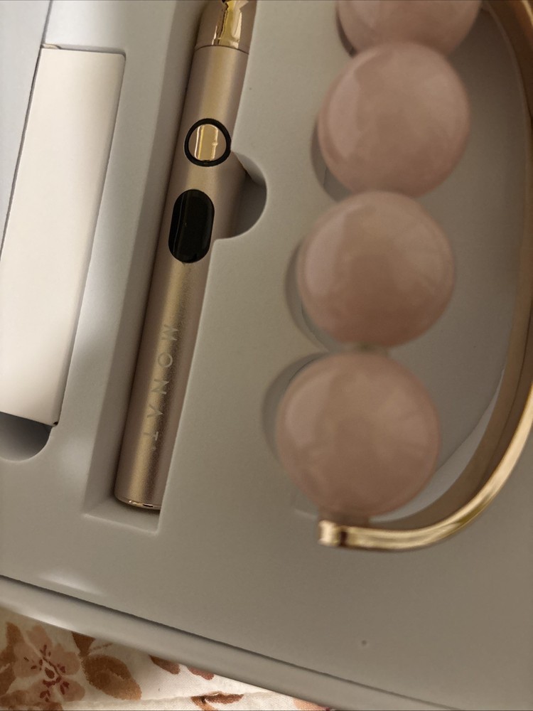 Monat Massaging Roller