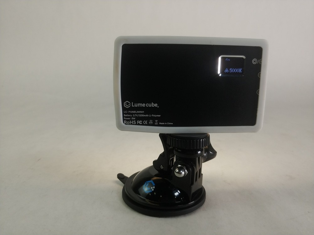 Lumecube LC-PANELMINI1 Smart LED Light and diffuser.