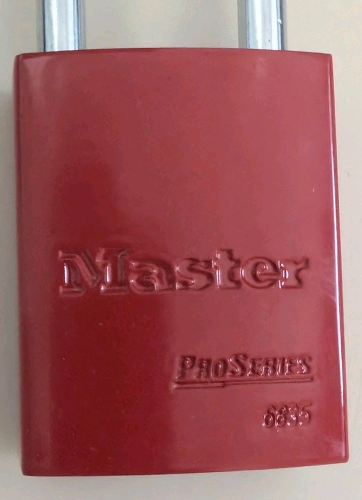 Master Lock 6835KALTRED 3'' Shackle Padlock
