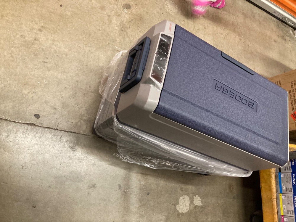 bodega self refrigerating cooler and freezer chest