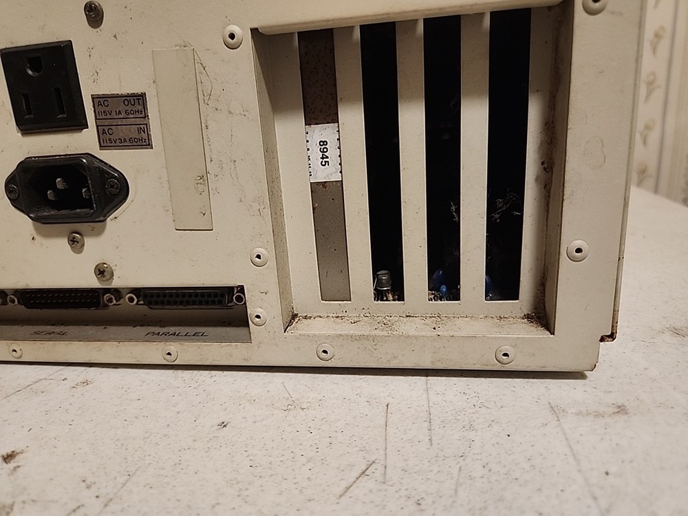 Vintage Desktop PC Leading Edge Model DC-2012 Computer Powers On