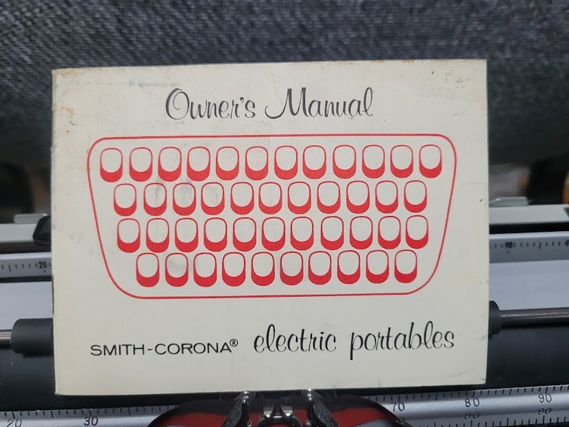 Smith-Corona Electra 120 typewriter with Case Tested And Working!
