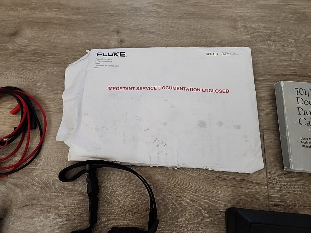 Fluke 701 Documenting Process Calibrator With Accessories And Charger AC Cable
