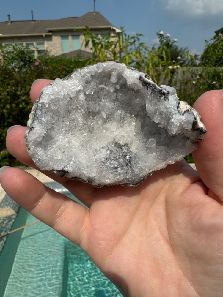 Highly Fluorescent Geode (shortwave) Trancas, Chihuaha, MX 92g