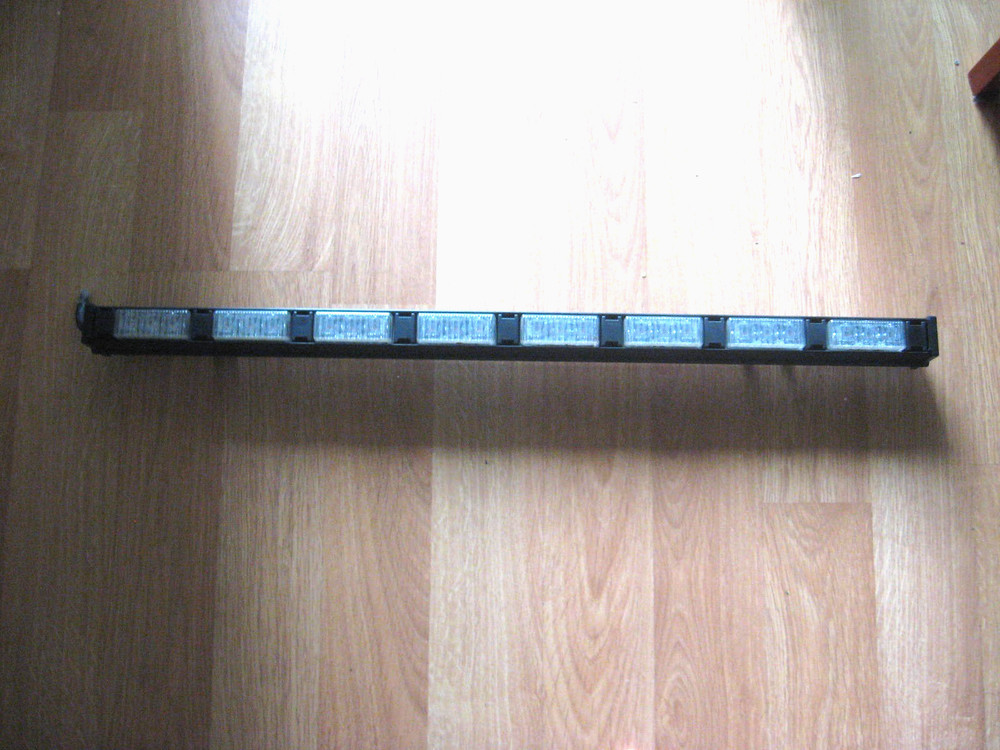 WHELEN 8 LAMP LINEAR LED TRAFFIC ADVISOR