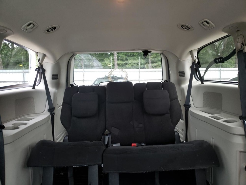 CARAVAN 2016 Glove Box 4843631