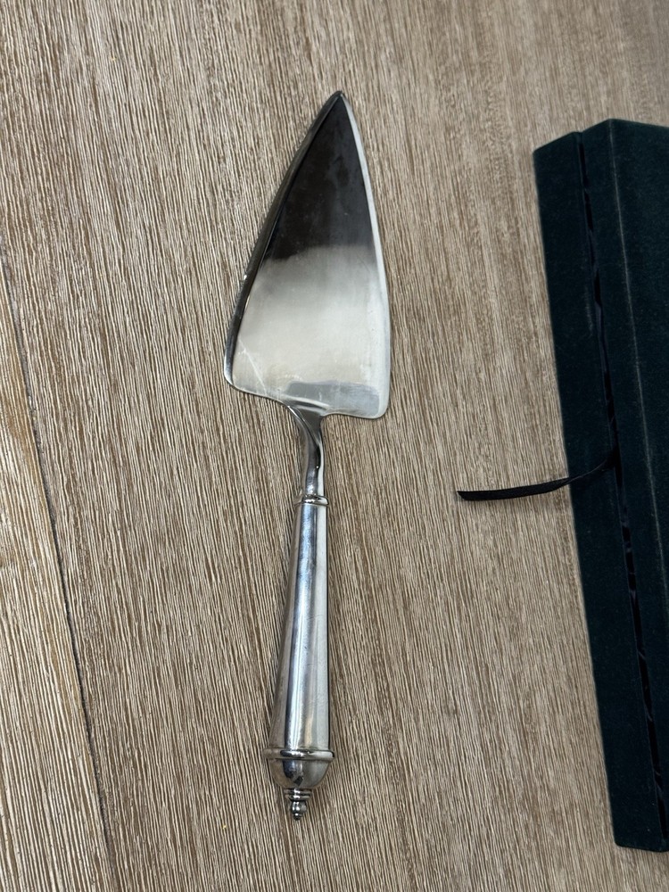 Towle Silver Plated Cake/Pie Server 10 in Glossy Finish Solid Handle Adults Set