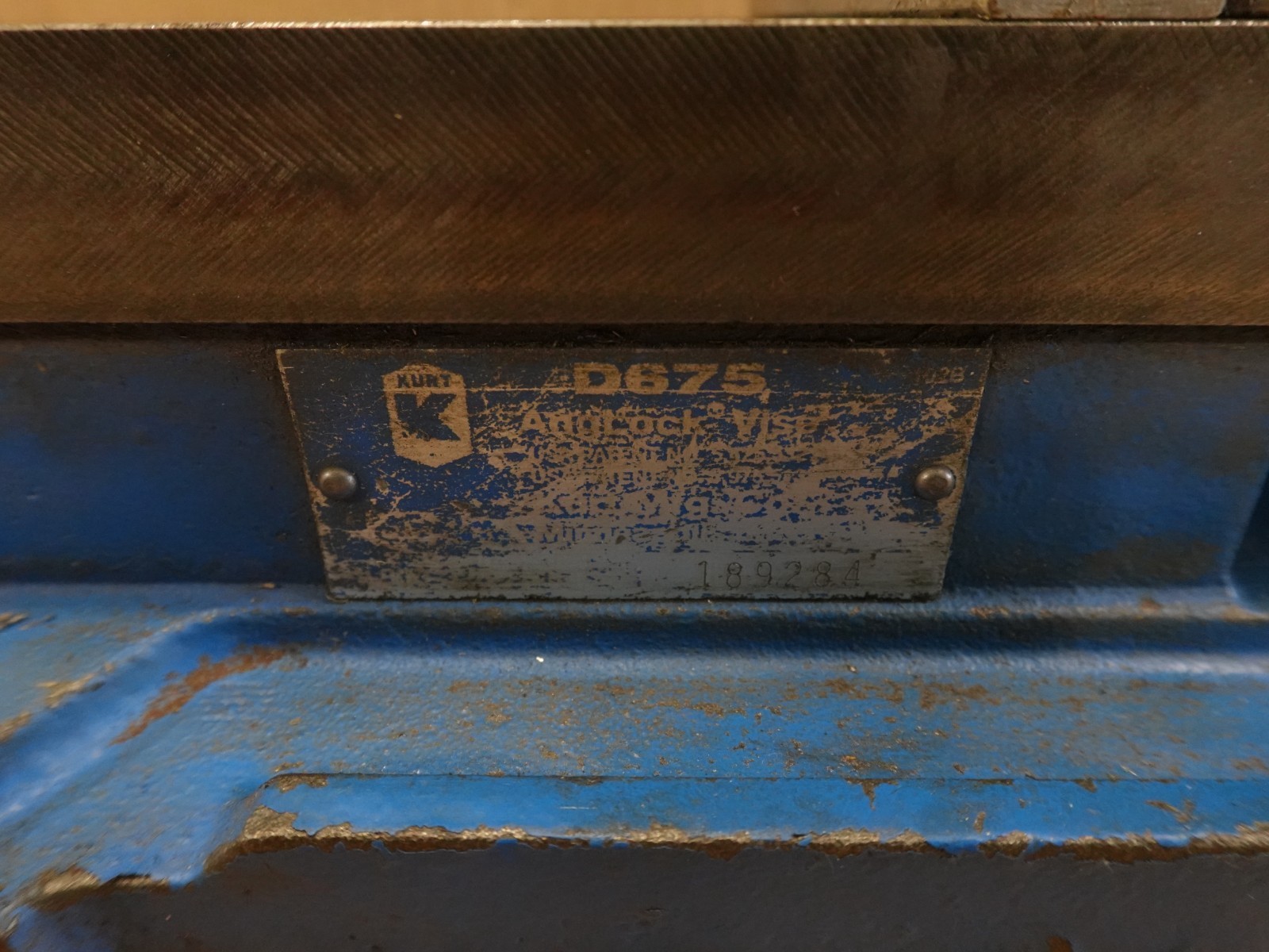 6" Kurt D675 AngLock Milling Machine Vise w/ Handle 7.5" Capacity KC2