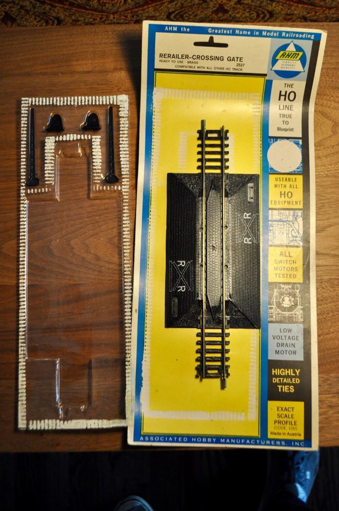AHM HO Scale #2525, 2527, 87