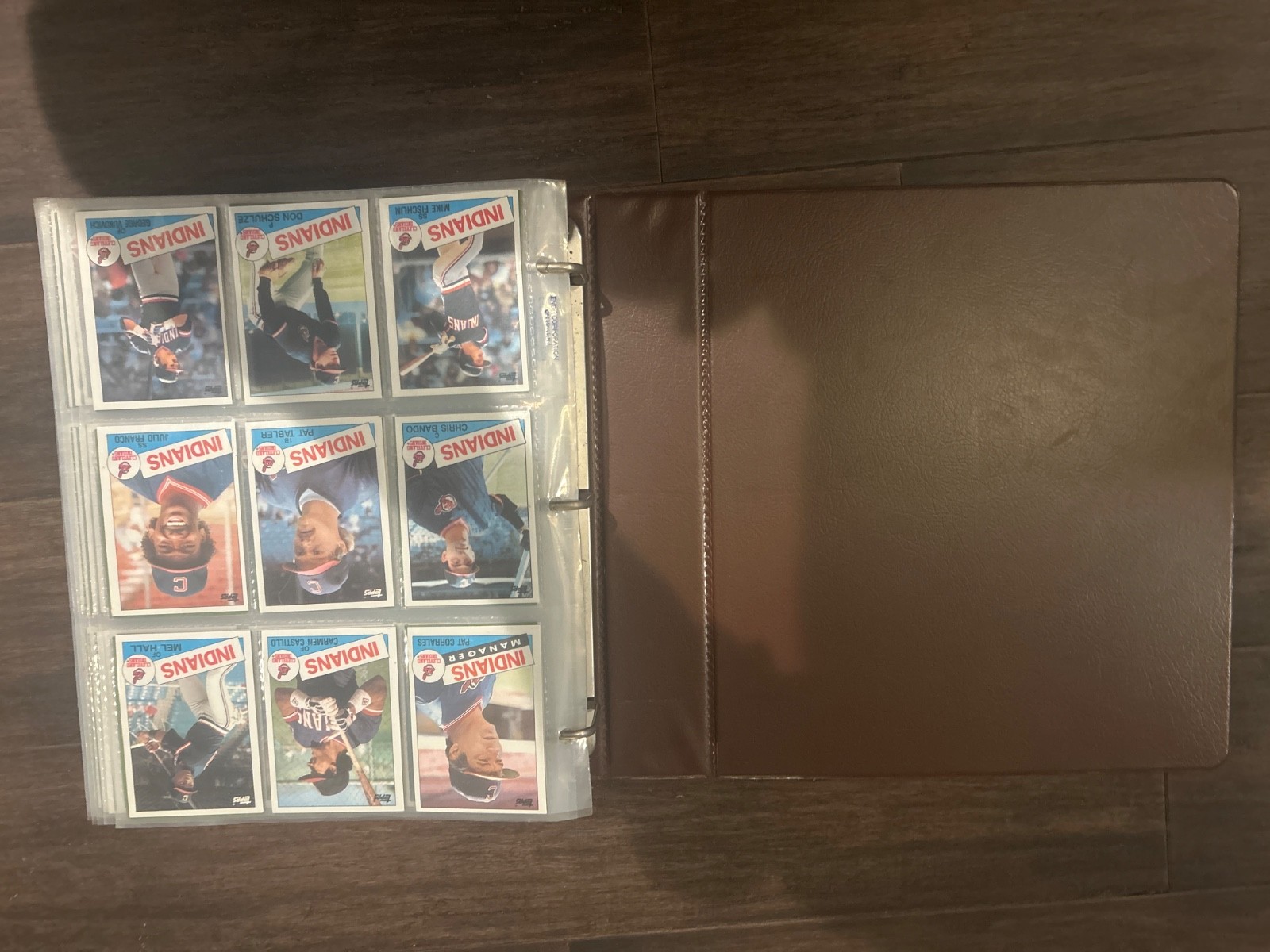 Giant Binder of Vintage Baseball Cards. 500+ Cards.
