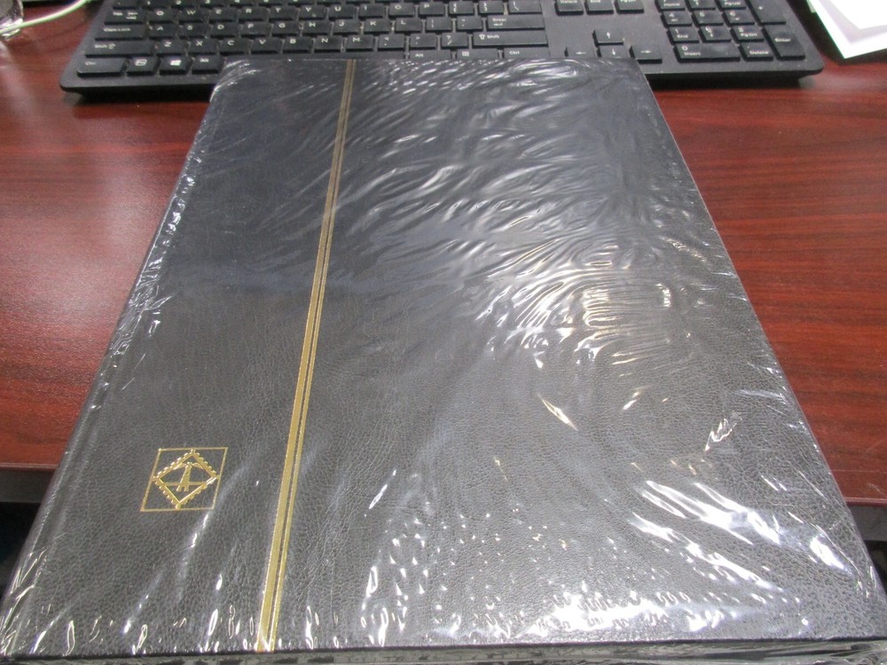 LIGHTHOUSE STOCKBOOK #324812,32WHITE PAGES BLACK COVER NEW IN SHRINKWRAP FREESHP