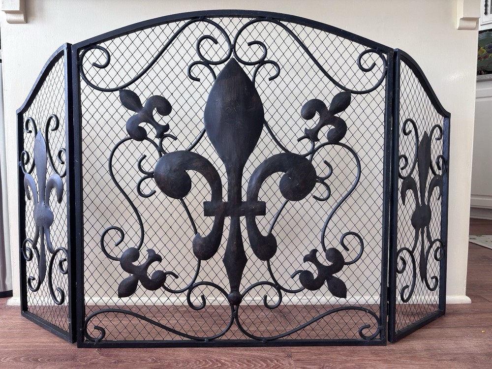Vintage Fleur De Lis 3-panel Wrought Iron Fireplace Screen
