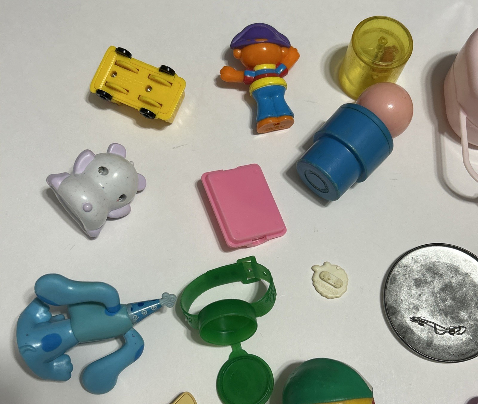 25pc VTG 90s Toy Junk Drawer Lot Elmo Ernie Farmer Hamster Raisin Happy Meal Toy