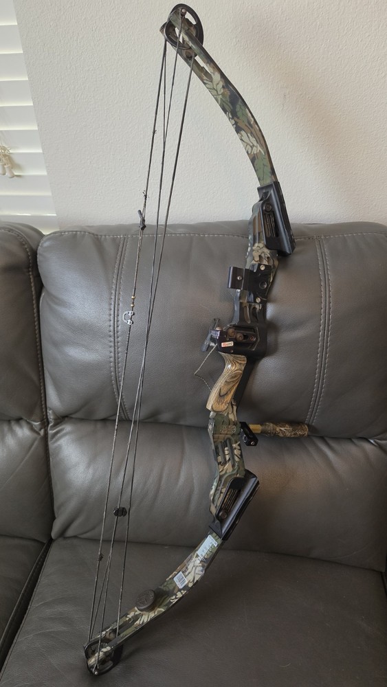 PSE Mach 6 Compound Bow, RH, W/Cobra Stabilizer - Camo
