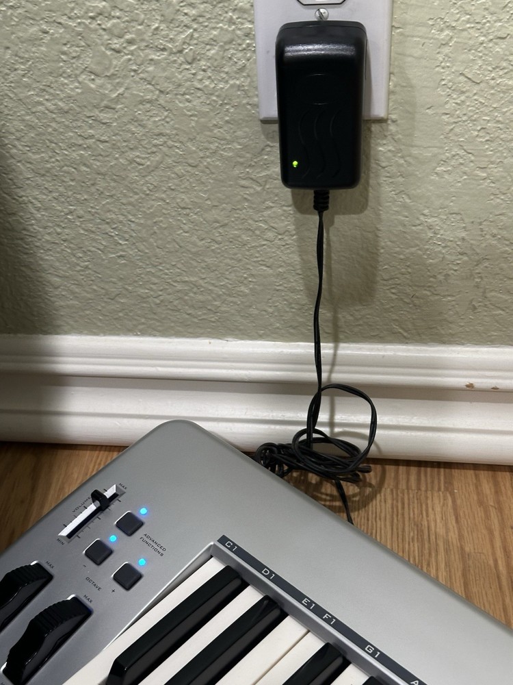 M-Audio Keystation 49e 49-Key USB MIDI Keyboard Controller Pitch Modulation