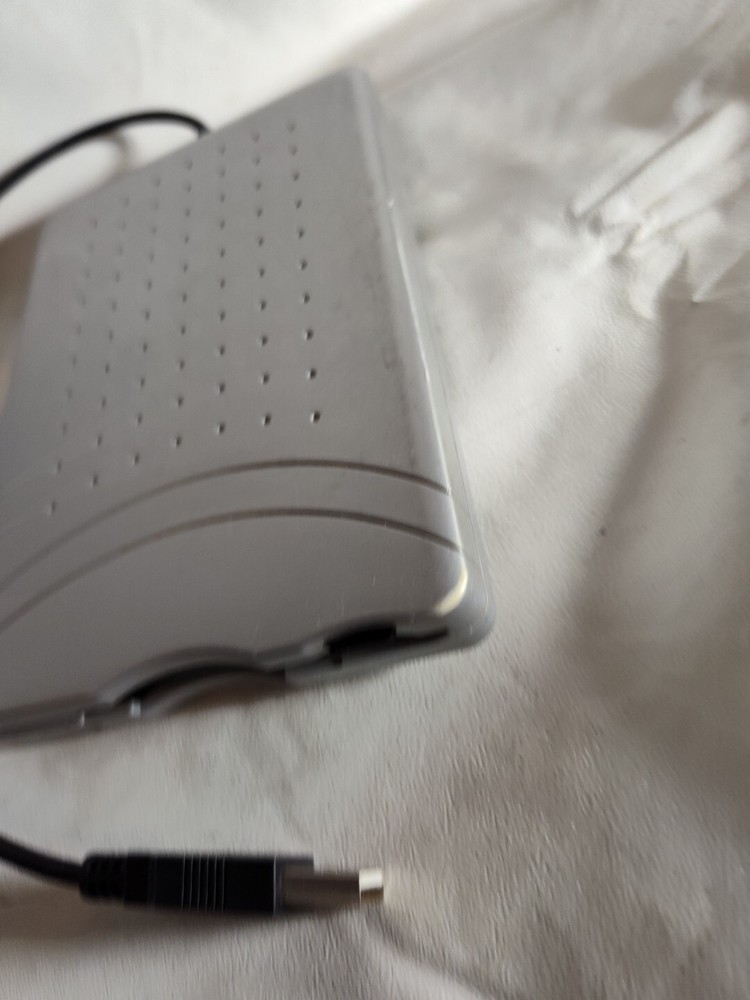 Dynex DX-EF101 Slim USB External 3.5" Floppy Disk Drive