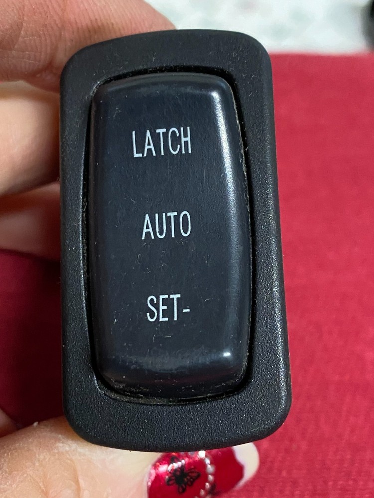 VOLVO MACK   LATCH  AUTO   SET     SWITCH, ROCKER  21551875   FROM MEXICO