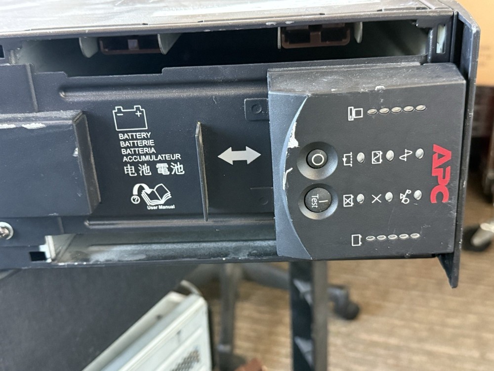 APC UPS BACKUP SYSTEM SURTA3000XL SMARTUPS SMART No Battery Cells.