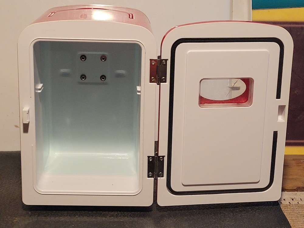 Frigidaire & Thermoelectric Refreshing Ice Cold Drinks Mini-Refrigerator's (2)