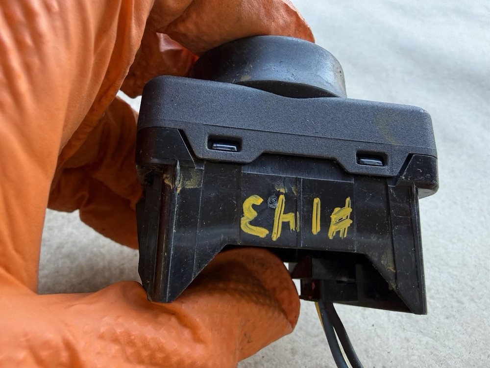 PACCAR NAVIGATION CONTROL SWITCH Q27 1027 200