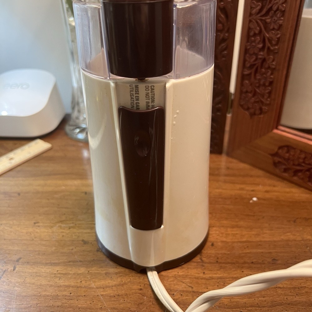 Black & Decker Smart Grind Coffee Bean Grinder Model CBG5 White