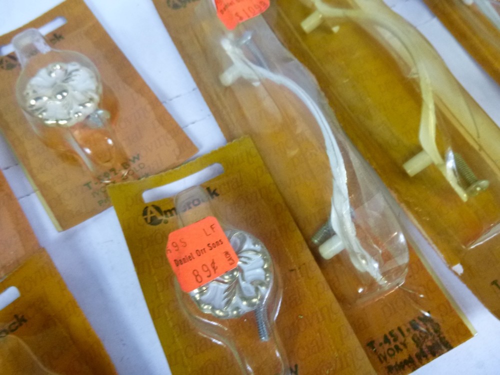 8 NOS Pcs Vtg 60s Amerock Provincial Cabinet Hardware Drawer Pulls & Knobs