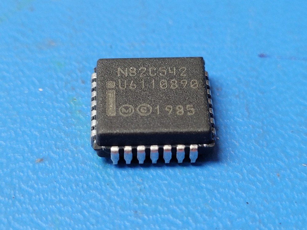 (1 PC) N82C54-2 INTEL Programmable Timer, 3 Timer(s), CMOS, PLCC28