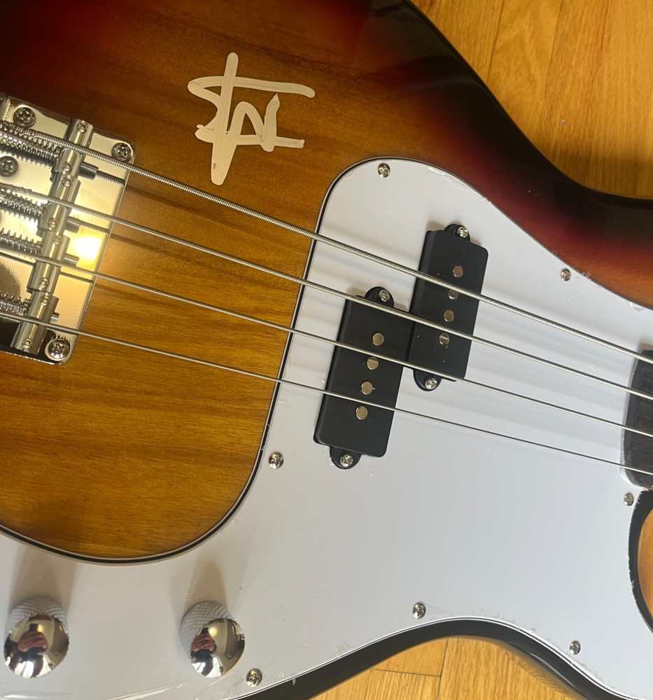 * ERIC WILSON * signed bass guitar * SUBLIME *