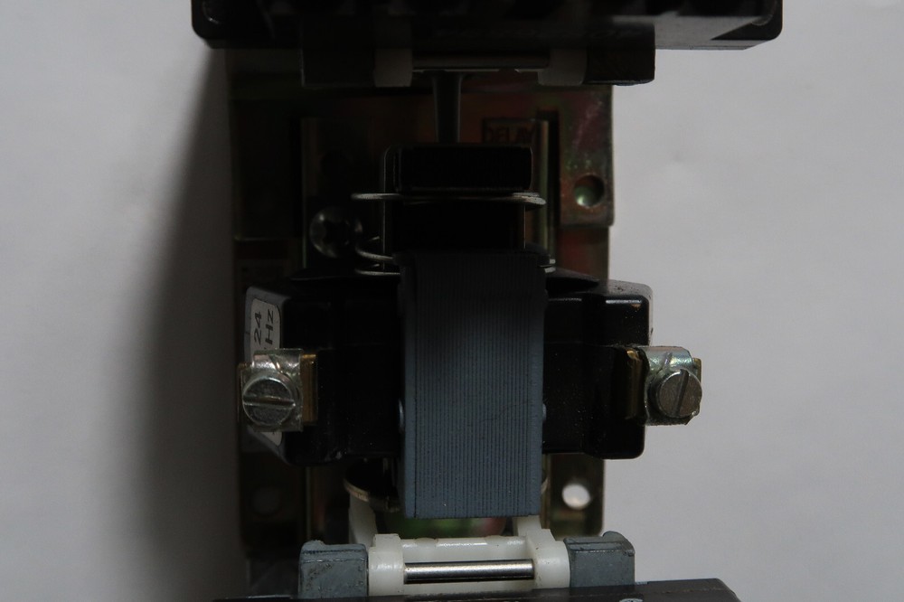 Cutler Hammer D80J Eaton Delay Timer Series A2 D80AM Magnet Assembly