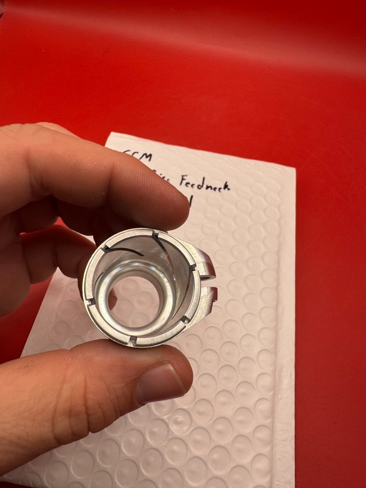 CCM Mid Rise Feedneck Dye Thread