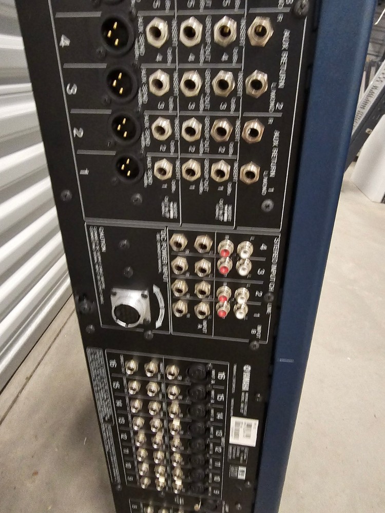 Yamaha IM8-32 Sound Reinforcement Console