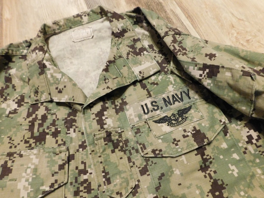 US NAVY WORKING BLOUSE COAT SIZE SMALL - SHORT