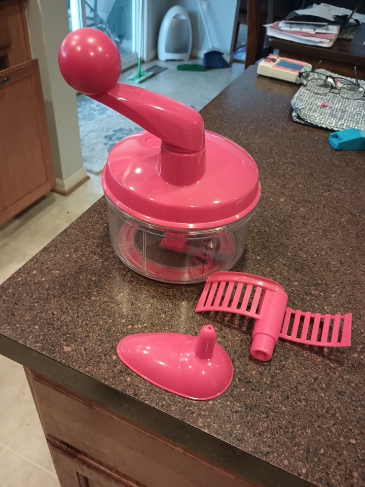 Tupperware Quick Chef Food Processor Chopper Red 4 Cups Whisk Mix Pour Spout