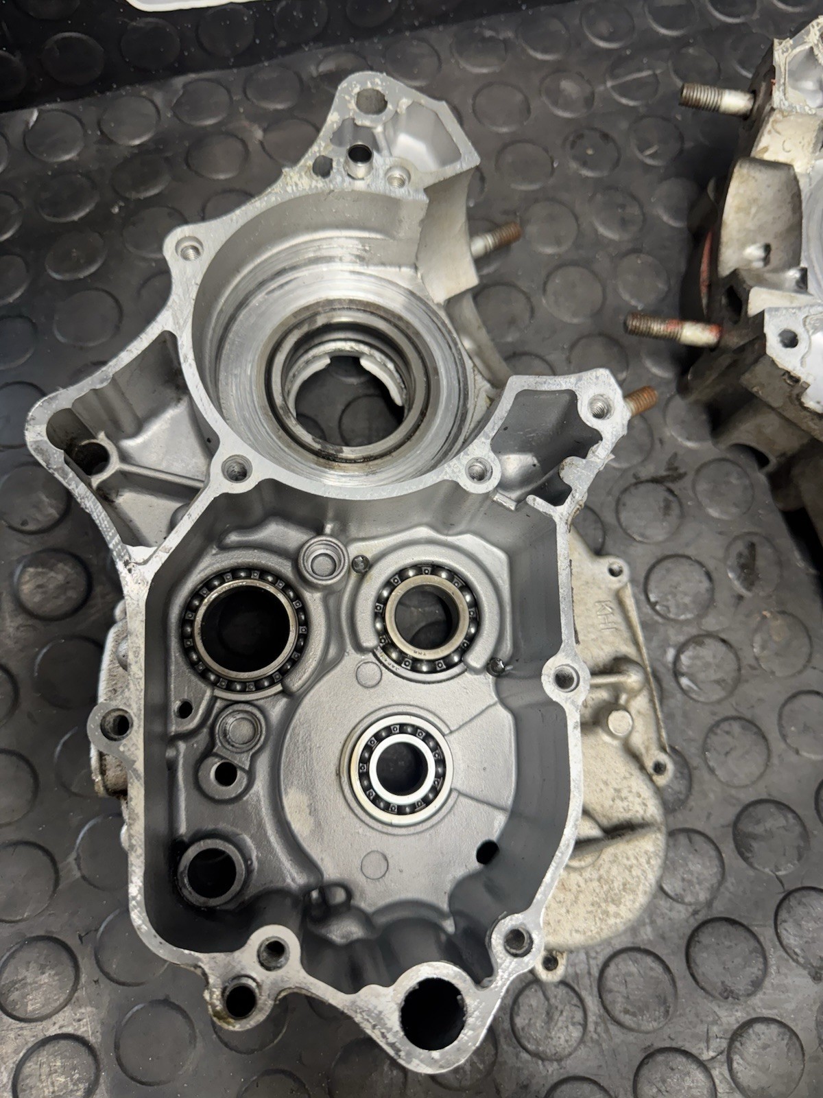 01 02 03 04 05 Kawasaki KX85 KX100 GENUINE OEM CRANKCASE SET L & R CASES