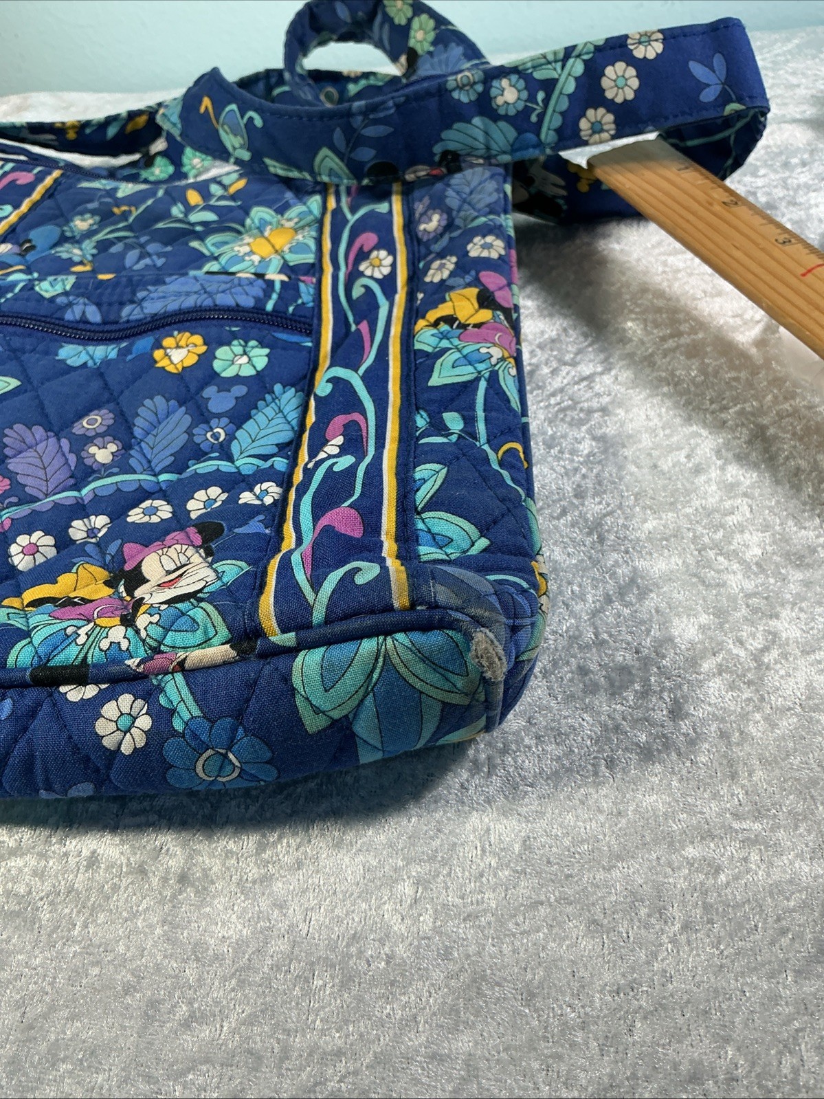 Disney Parks Vera Bradley Quilted Minnie Mouse Crossbody Zippered Bag Purse