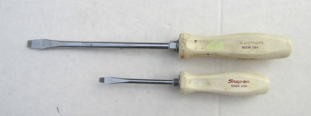 Snap On Tools SDD8 + SDD4 Flat head Screwdriver Set - White Handle